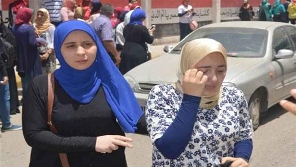 انهيار فتاة بسبب
