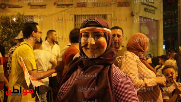 المرأة في وسط القاهرة