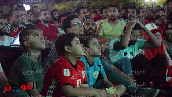 جماهير تشاهد المباراة