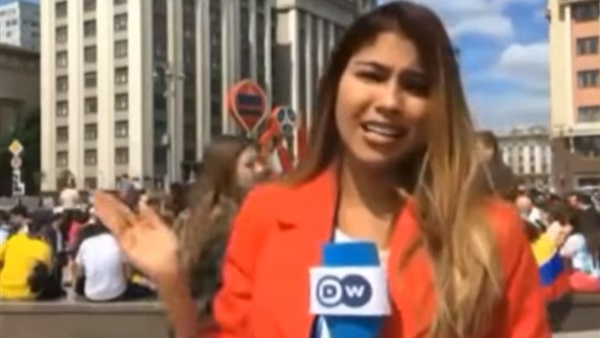 لحظة تعرض مذيعة للتحرش