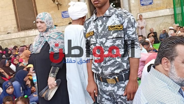 قوات الشرطة تقوم
