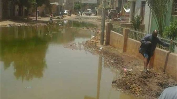 غرق الشوارع بالصرف