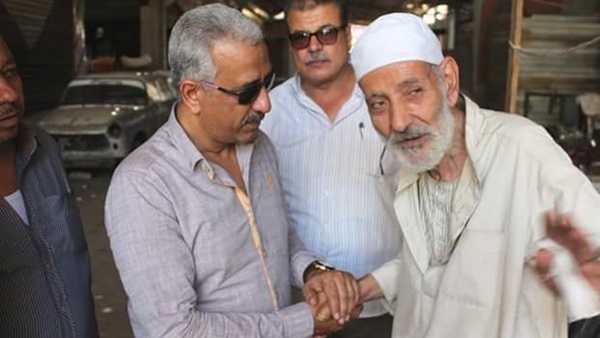 مسن باكية سوق الخضار