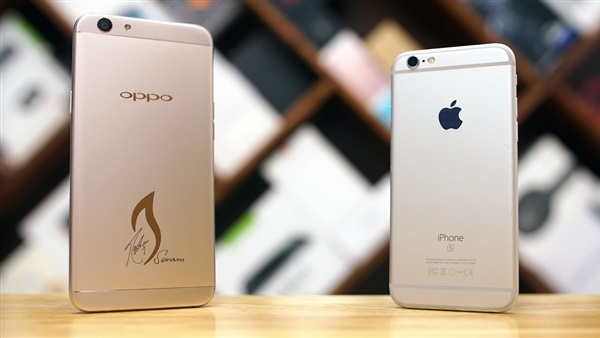 هواتف IPhone و Oppo