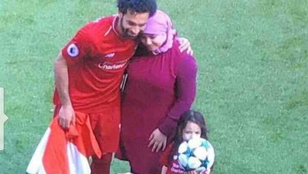 محمد صلاح وزوجته