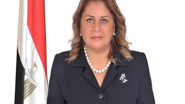 النائبة مني منير