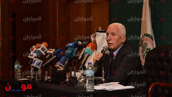 عزام الأحمد عضو اللجنة