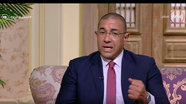 عمرو يسري أستاذ الطب