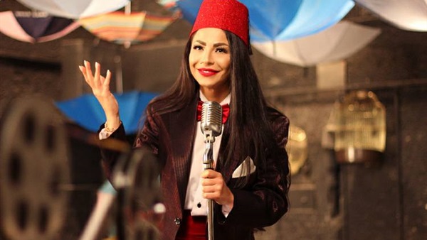 الفنانة دوللي شاهين