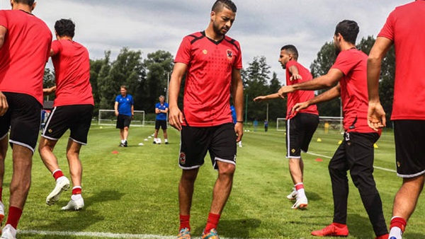باسم علي لاعب الأهلي