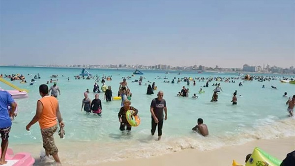 المصطافين على الشواطئ