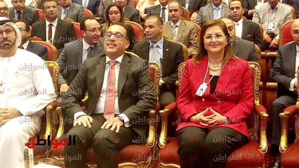 رئيس الوزراء فى مقدمة