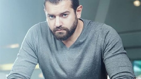 الفنان عمرو يوسف