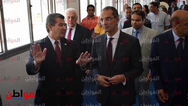 وزير الاتصالات يتفقد