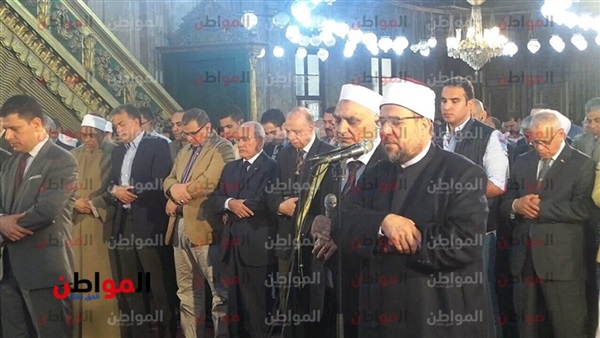 صلاة الجمعة بمسجد