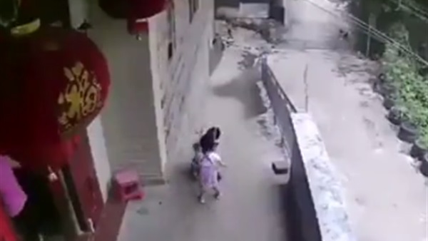 طفلة تتسبب في كارثة