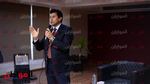 وزير الشباب أشرف