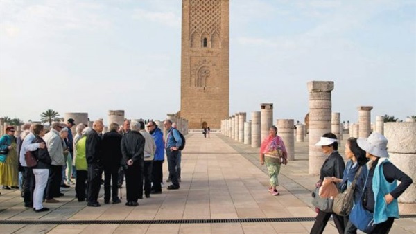 السائحون الأجانب