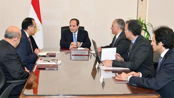 الرئيس السيسي يجتمع
