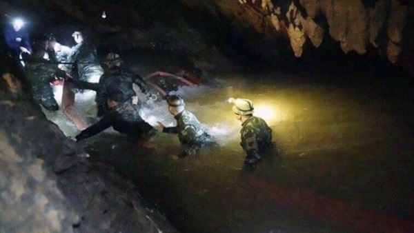 عملية إنقاذ أطفال