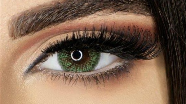 عدسات لاصقة