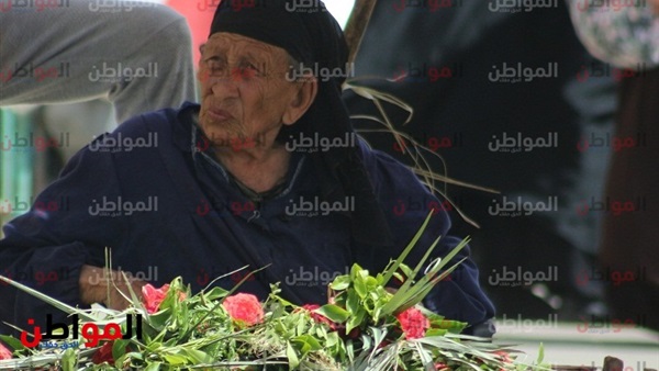بائعة ورود القبور