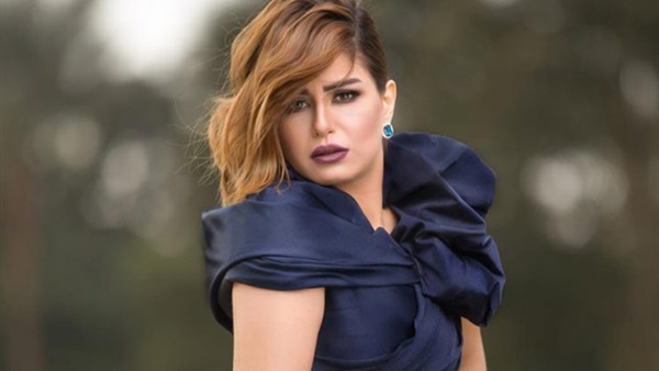 الفنانة منة فضالي