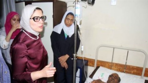 وزيرة الصحة أثناء
