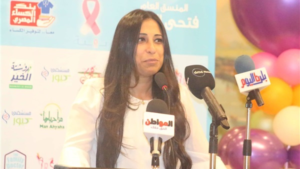 الكاتبة هدى أنور