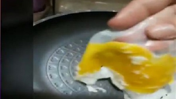 البيض البلاستيك
