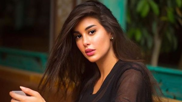 الفنانه ياسمين صبرى