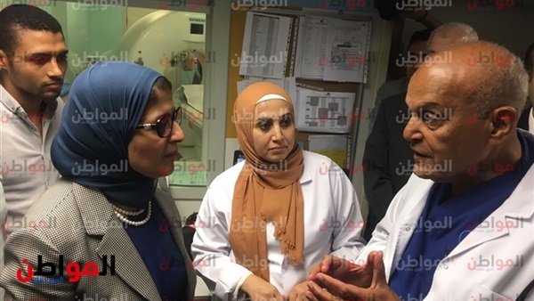وزيرة الصحة مع الدكتور