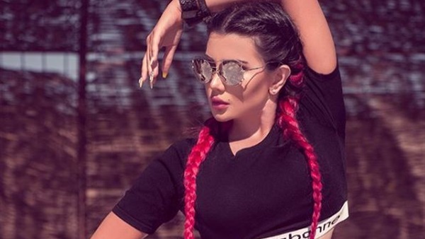 الفنانه السوريه جيني