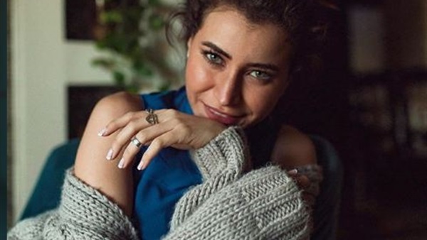 الفنانة الشابة سارة