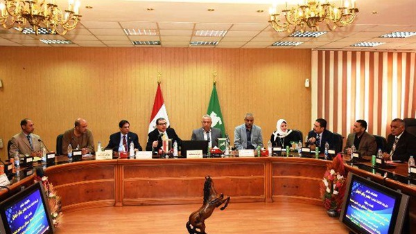 محافظ الشرقية-وزير