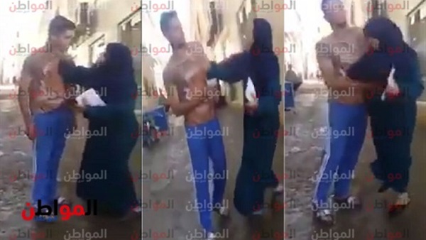 أم تضرب نجلها