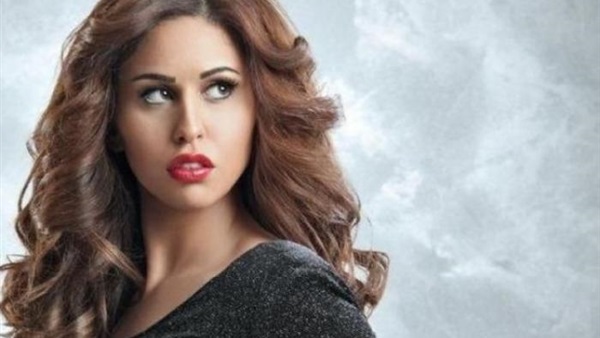 الفنانة مي سليم
