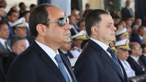السيسي يكرم خريجي