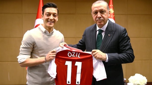 أوزيل - لاعب أرسنال