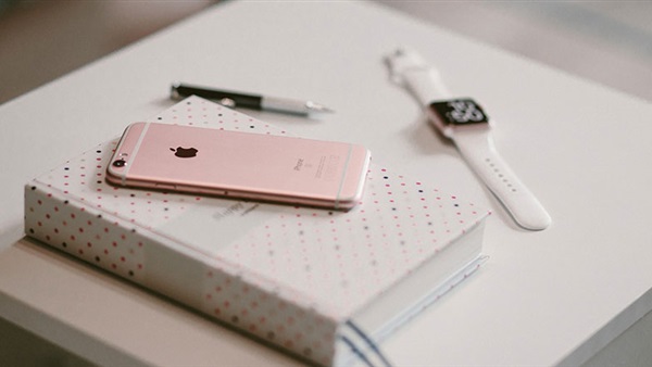 هواتف iphone و oppo