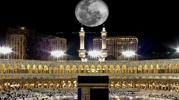 الكعبة والقمر