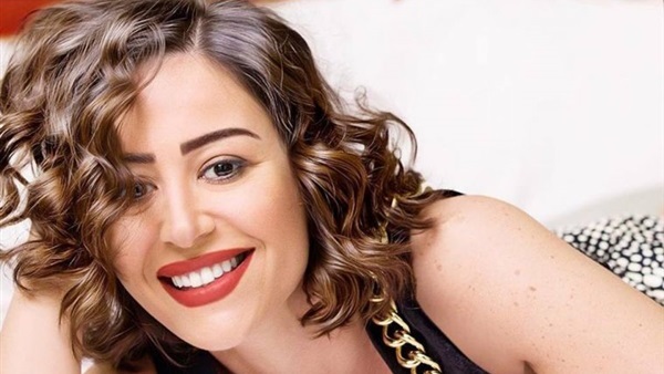 الفنانة منة شلبى