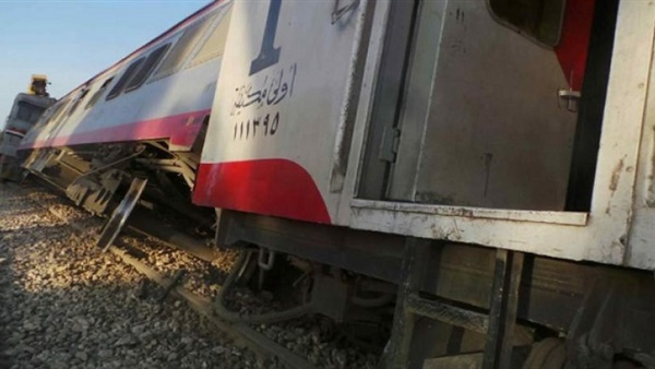 سقوط قطار مكيف بوجه