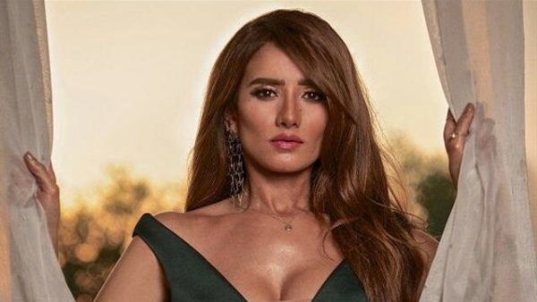 الفنانة زينة