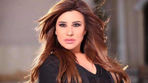 الفنانة نجوى كرم
