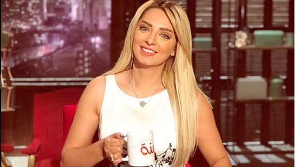 المذيعة مى حلمى