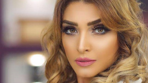 الفنانة روجينا