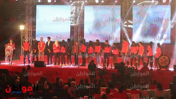 تكريم فريق السباحة