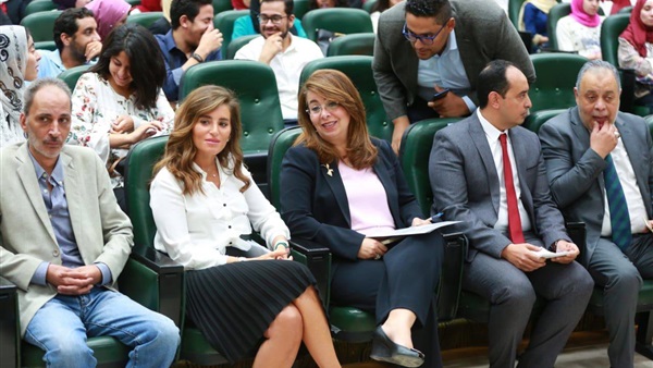 الوزيرة غادة والي