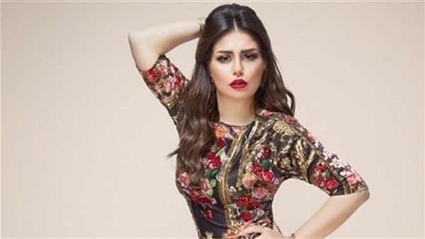 الفنانة منة فضالي